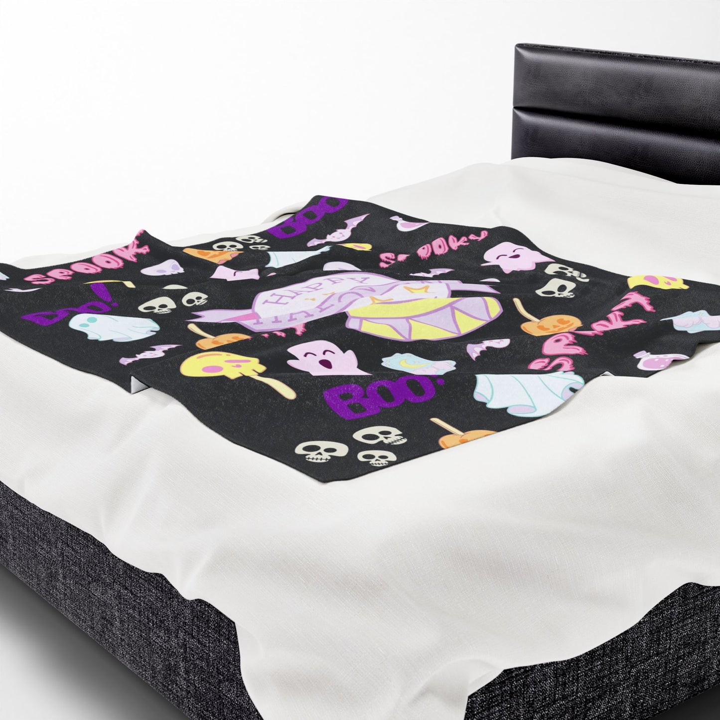 Halloween Velveteen Plush Blanket, Cozy Throw for Fall Nights, Spooky Decor, Perfect for Trick or Treat Season, Unique Gift Idea